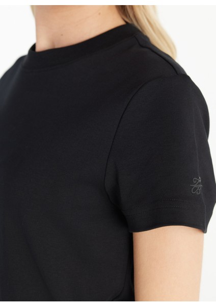 Bisiklet Yaka Düz Siyah Kadın T-Shirt TBWRTS1084 indirimleri