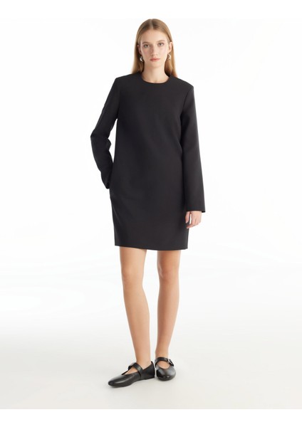 Bisiklet Yaka Düz Siyah Mini Kadın Elbise TBWRDR1000