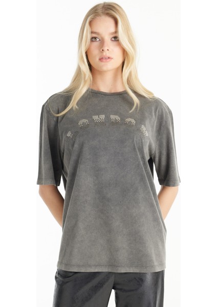 Bisiklet Yaka Taşlı Antrasit Kadın T-Shirt TBWRTS1055