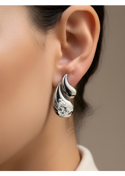 Gümüş Renk Damla Form Zirkon Taş Detaylı Parlak Kadın Küpe