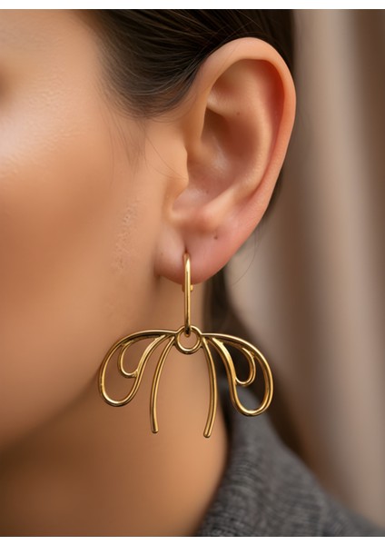 Gold Renk Kıvrımlı Dalga Şeklinde Sallantılı Kadın Küpe