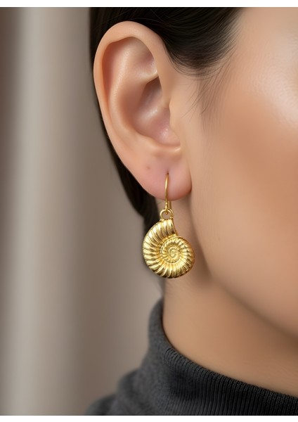 Altın Renk Salyangoz Form Deniz Temalı Dokulu Trend Kadın Küpe