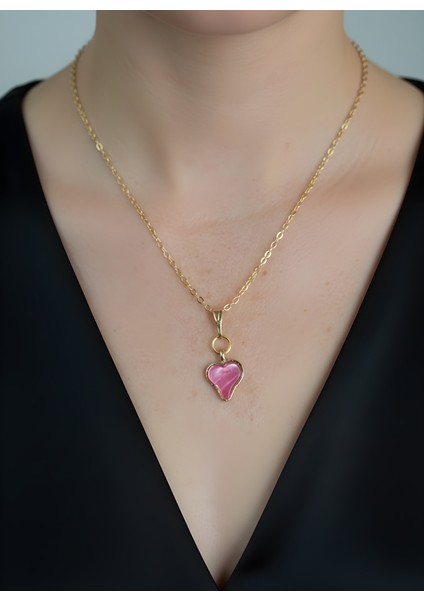Pembe Kalp Detaylı Altın Renk Ince Zincir Kadın Kolye