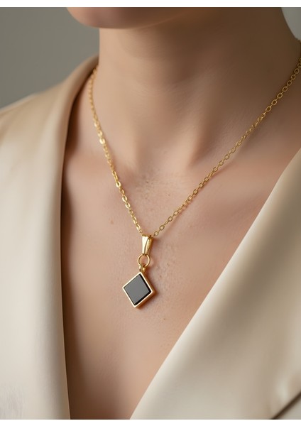 Siyah Kare Altın Renk Ince Zincir Kadın Kolye