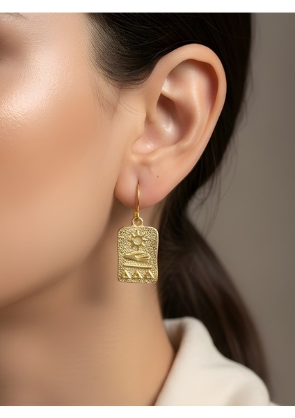 Kabartma Desenli Altın Plaka Kadın Küpe