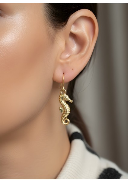 Altın Renk Denizatı Deniz Temalı Zarif Şık Kadın Küpe