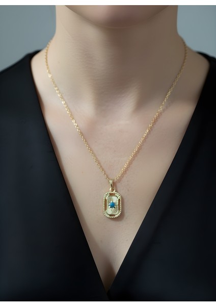 Oval Plaka Mavi Taş Detaylı Altın Renk Zincir Kadın Kolye