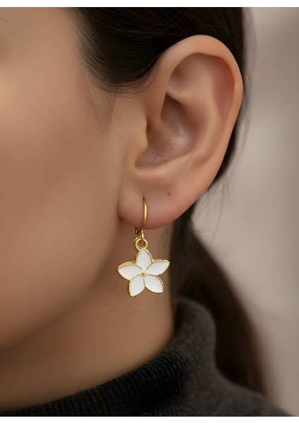 Beyaz Çiçek Form Altın Çerçeveli Sedef Görünümlü Şık Kadın Küpe