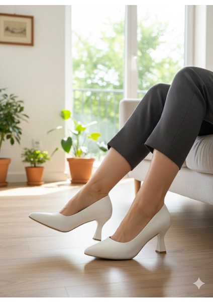 Beyaz Alçak Topuk Ayakkabı