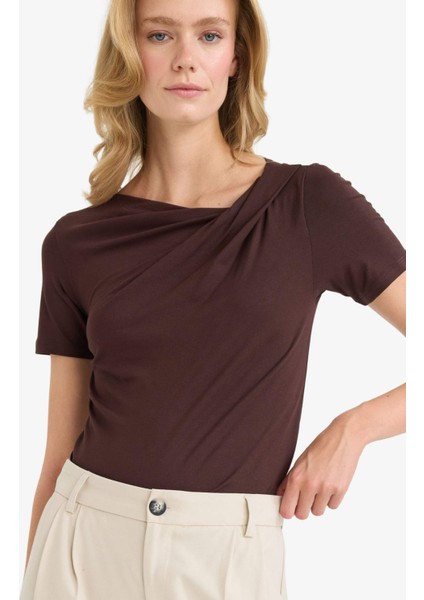 Slim Fit Dar Kesim Kayık Yaka Kısa Kollu Tişört