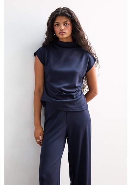 Slim Fit Dar Kesim Yarım Balıkçı Yaka Pike Kolsuz Bluz F7760AX25AU