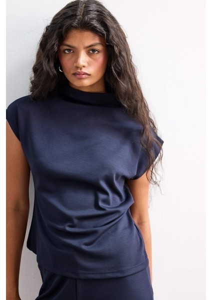 Slim Fit Dar Kesim Yarım Balıkçı Yaka Pike Kolsuz Bluz F7760AX25AU