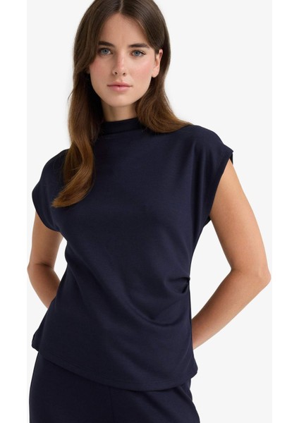 Slim Fit Dar Kesim Yarım Balıkçı Yaka Pike Kolsuz Bluz F7760AX25AU