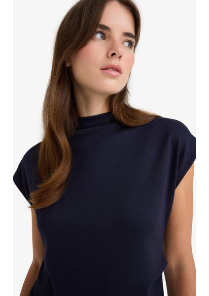 Slim Fit Dar Kesim Yarım Balıkçı Yaka Pike Kolsuz Bluz F7760AX25AU