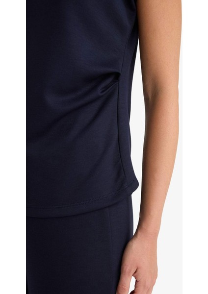 Slim Fit Dar Kesim Yarım Balıkçı Yaka Pike Kolsuz Bluz F7760AX25AU