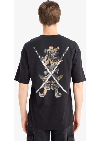 Regular Fit Bisiklet Yaka Sırt Baskılı Kısa Kollu Tişört