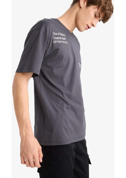 %100 Pamuk Boxy Fit Rahat Kesim Bisiklet Yaka Sırt Baskılı Kısa Kollu Tişört F8329AX25AU