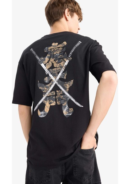 Regular Fit Bisiklet Yaka Sırt Baskılı Kısa Kollu Tişört