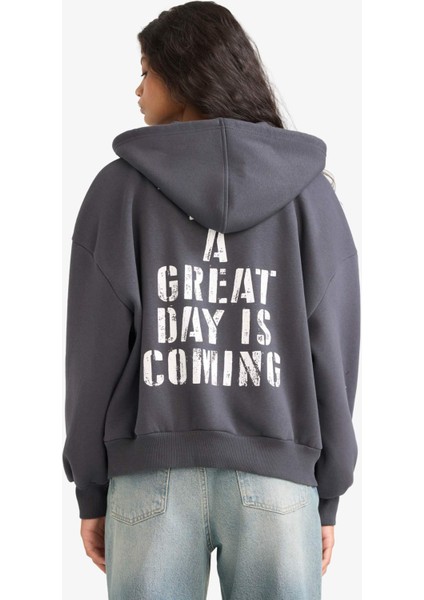 Oversize Geniş Kalıp Kapüşonlu Sırt Baskılı Fermuarlı Sweatshirt F8915AX25AU