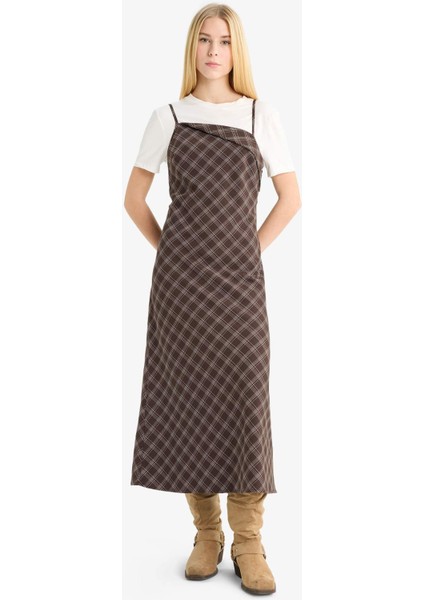 Çapraz Yaka Kareli Askılı Midi Elbise E4397AX25AU