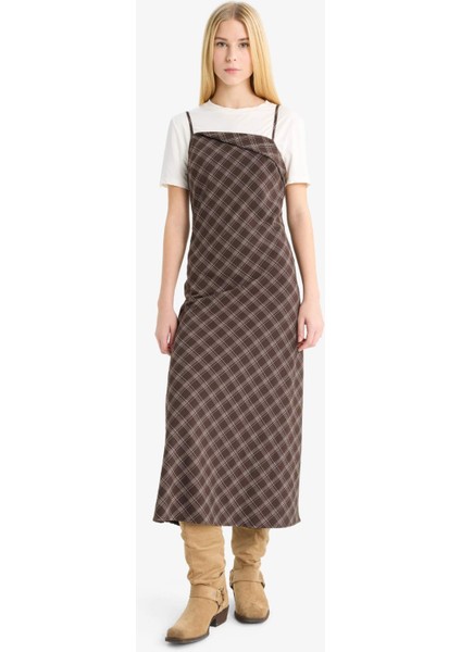 Çapraz Yaka Kareli Askılı Midi Elbise E4397AX25AU