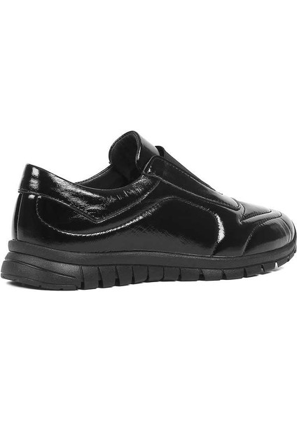 Kadın Siyah Lastikli Dikiş Detaylı Rugan Deri Ayakkabı fırsatları
