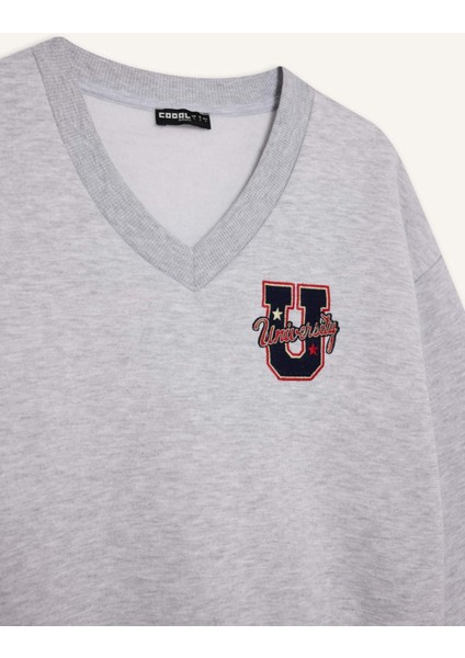 Coool Loose Fit V Yaka Nakışlı Sweatshirt F9910AX25AU