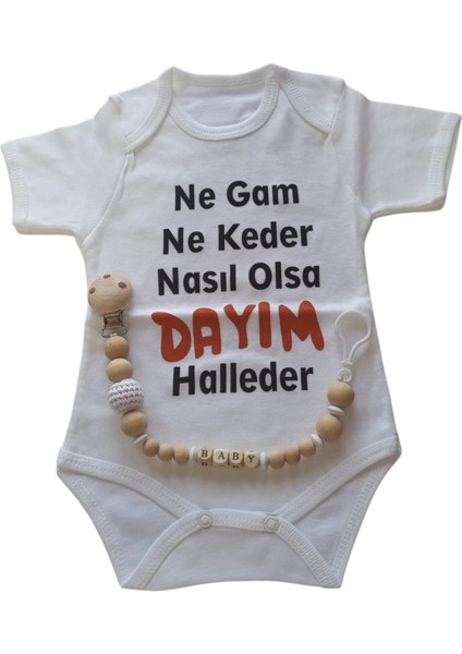 Hoşgeldin Bebek, Yenidoğan Ünisex Bebek, Dayım Halleder Baskılı Badi ve Isimli Emzik Askısı Hediye Seti