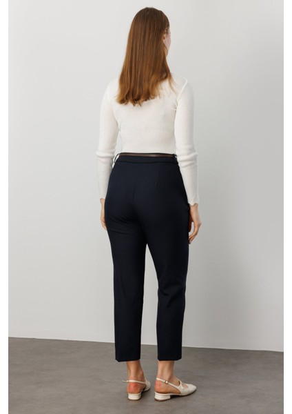 Beli Kemerli Dar Paça Pantolon 1015-26K indirimleri