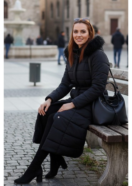 Günlük Kışlık Tam Boy Kürklü Kadın Siyah Şişme Mont modelleri