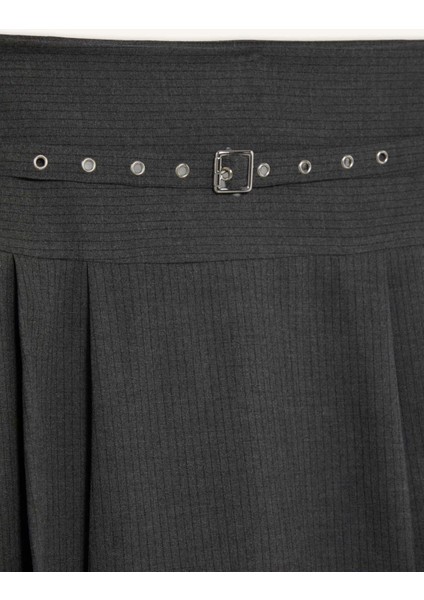 Normal Bel Kemer Detaylı Mini Etek