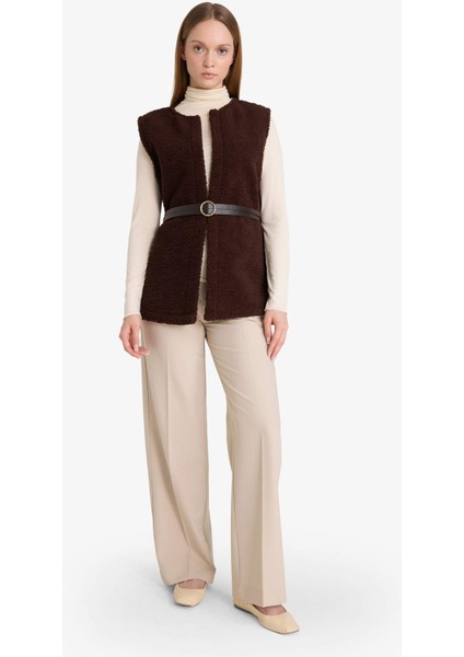 Regular Fit Bisiklet Yaka İçi Yumuşak Tüylü Pelüş Kemerli Yelek