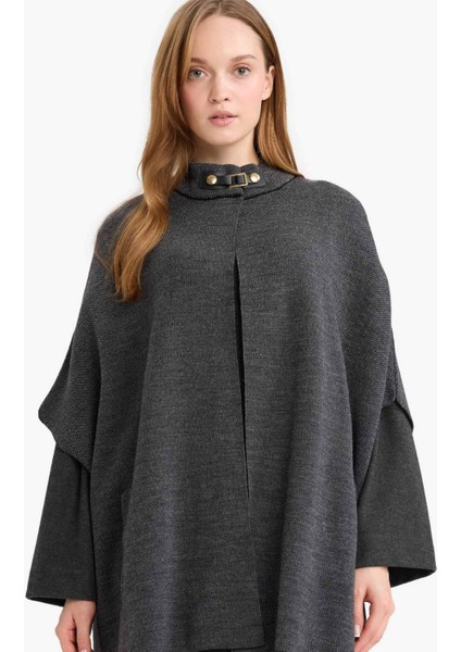 Dik Yaka Toka Detaylı Triko Pelerin G3053AX25AU