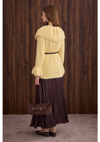 Yaka Detaylı Kazak Soft Sarı indirimleri