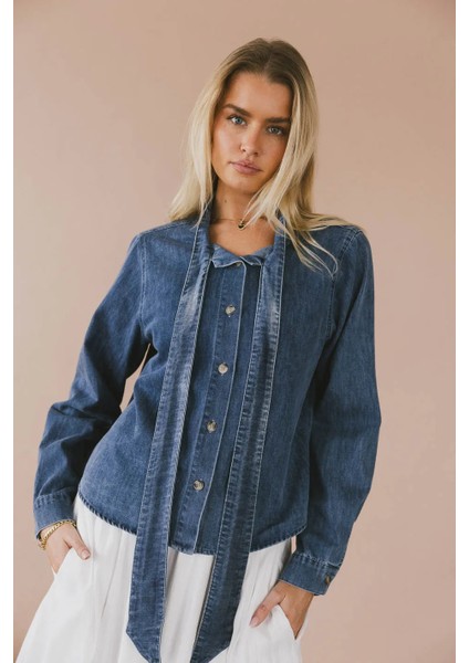 Yaka Bağlamalı Denim Gömlek - Klasik Kesim Kot Gömlek. fiyatları