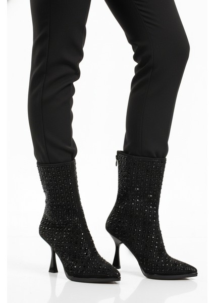Siyah Taş Işlemeli Içi Kürklü Kadın Topuklu Çizme