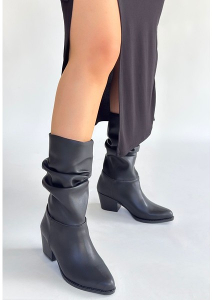 Siyah Körüklü Kadın Topuklu Çizme