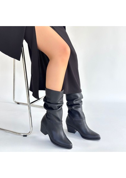 Siyah Körüklü Kadın Topuklu Çizme fırsatları