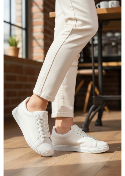Beyaz Bağcıklı Erkek Spor Ayakkabı modelleri