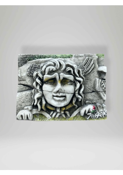 Medusa Figürlü 3D Taş Görünümlü Dekoratif Polyester Magnet Buzdolabı Süsü – Türkiye / Didim Hediyelik 7,5cm x 5,5cm (KOD:1008)