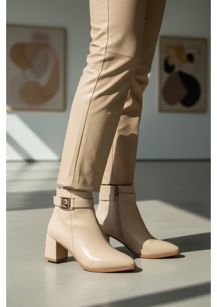 Krem Içi Kürklü Fermuarlı Kadın Topuklu Bot modelleri