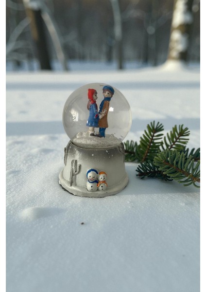 ışıklı sulu kar küresi kış temalı