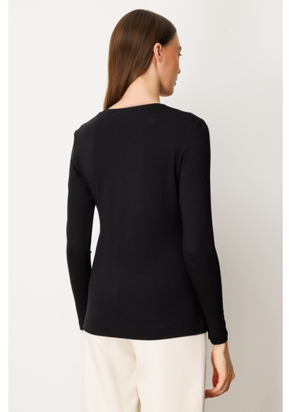 On Metal Aksesuarlı Sıfır Yaka Basic Bluz 61303 fırsatları