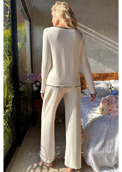 Kadın Beyaz Örme Kumaş V Yaka Düğmeli Rahat Şık Pijama Takımı fiyatları