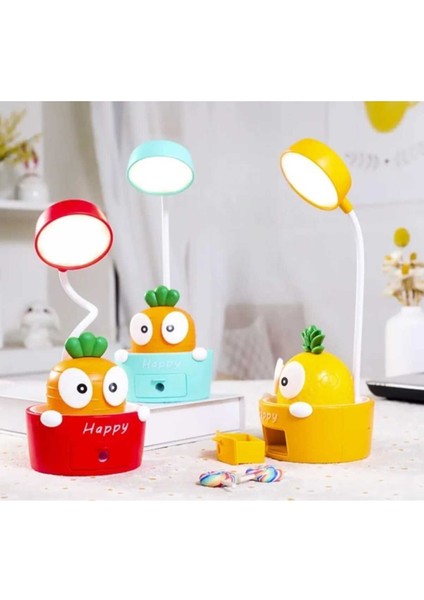 Karikatür Havuç-Ananas Figürlü Oynar Başlıklı 3 Kademeli LED Şarjlı Masa Lambası Kalem Tıraşlı fırsatları