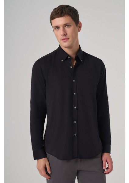 Erkek Siyah Pamuk Trend Dynamic Fit Düğmeli Yaka Gömlek