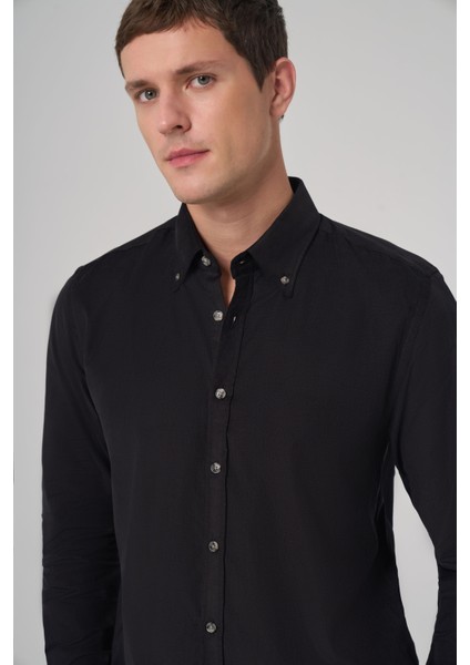 Erkek Siyah Pamuk Trend Dynamic Fit Düğmeli Yaka Gömlek modelleri