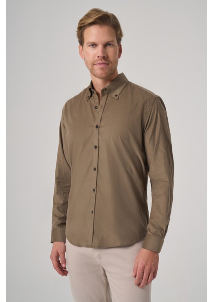 Erkek Haki Pamuk Trend Dynamic Fit Düğmeli Yaka Gömlek