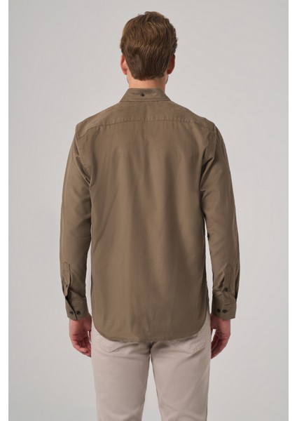 Erkek Haki Pamuk Trend Dynamic Fit Düğmeli Yaka Gömlek fırsatları