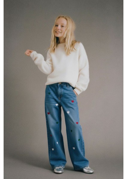 Kız Çocuk Pamuklu Mavi Kalpli Geniş Paça Jean Pantolon – Rahat ve Dayanıklı